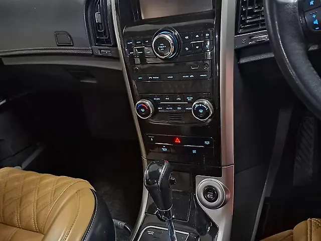 Used Mahindra XUV500 W11 AT in Delhi