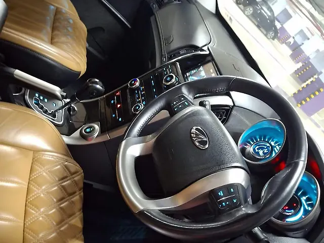 Used Mahindra XUV500 W11 AT in Delhi