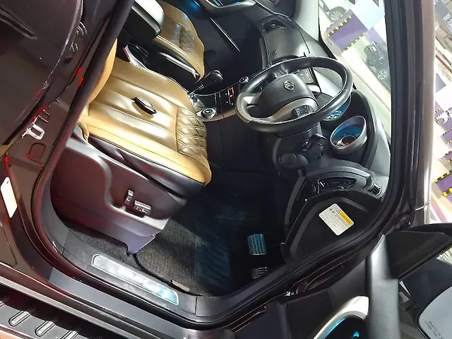 Used Mahindra XUV500 W11 AT in Delhi