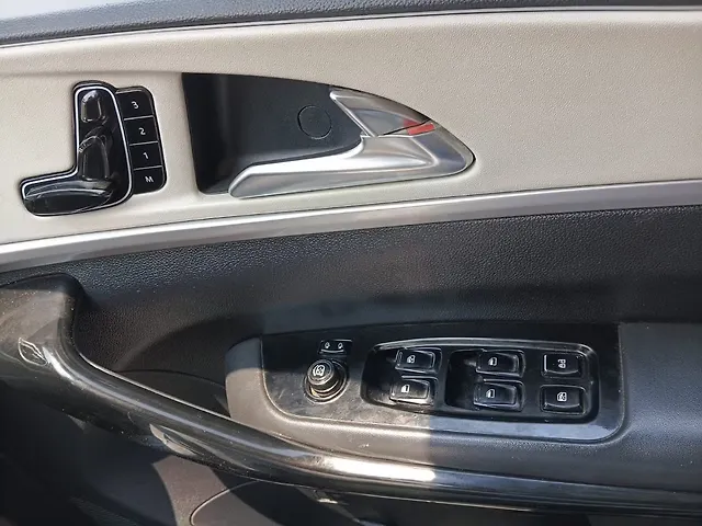 Used Mahindra XUV700 AX7 Diesel MT 7 STR in Lucknow