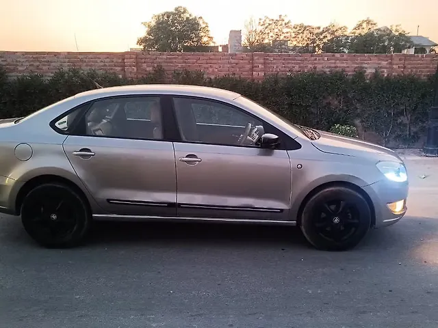 Used Skoda Rapid [2014-2015] 1.5 TDI CR Ambition with Alloy Wheels in Ludhiana