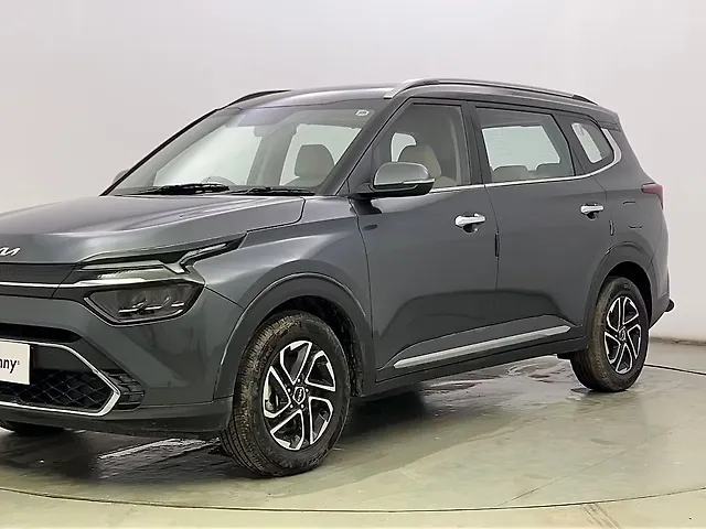Used 2022 Kia Carens in Kolkata