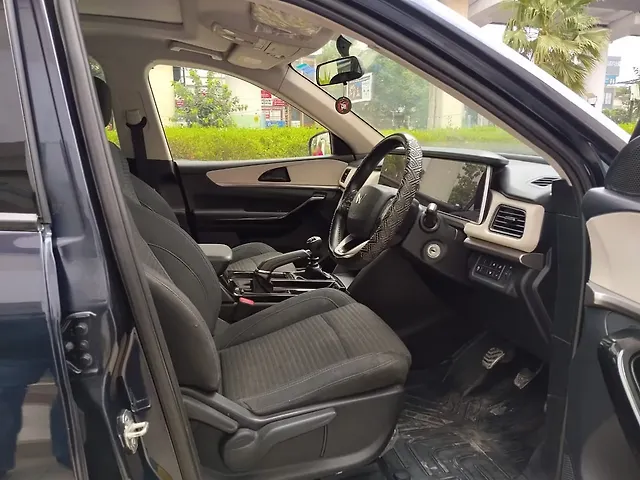 Used Mahindra XUV700 AX 5 Petrol MT 7 STR [2021] in Delhi