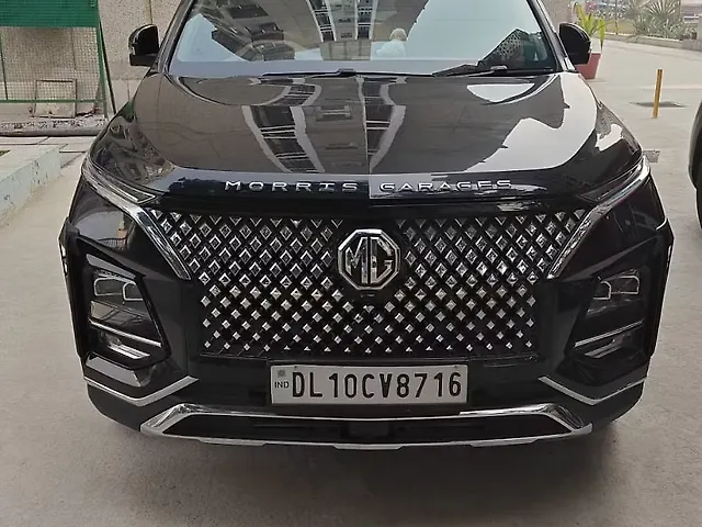 Used 2023 MG Hector Plus in Delhi