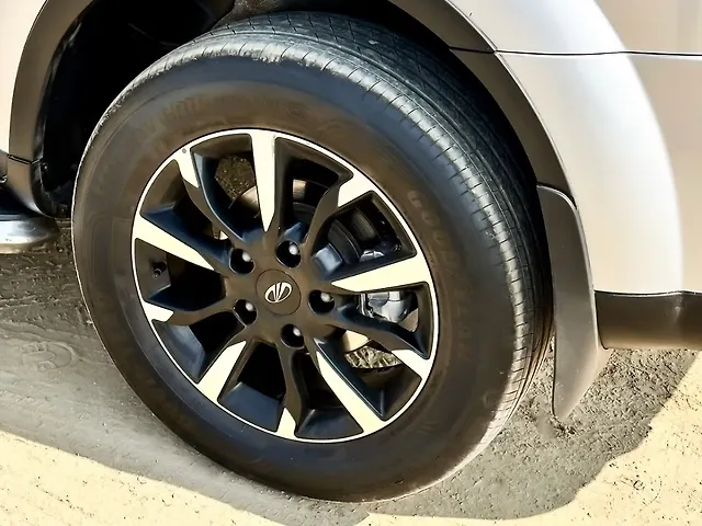 Used Mahindra XUV500 W11 AT in Delhi