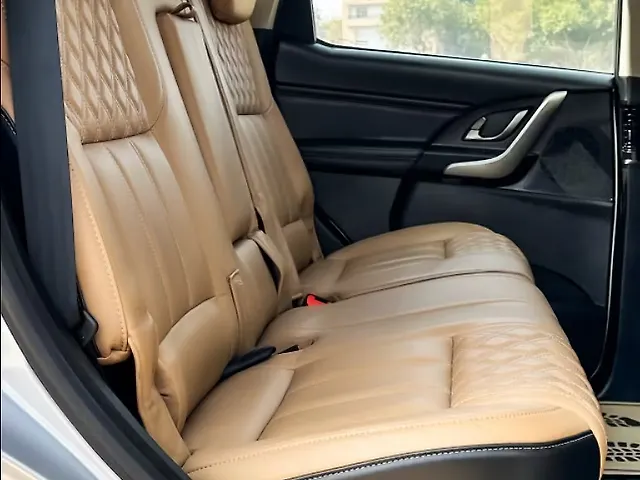 Used Mahindra XUV500 W11 AT in Delhi