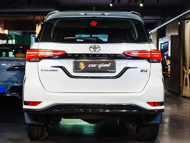 Used Toyota Fortuner Legender 2.8 4X4 AT in Delhi