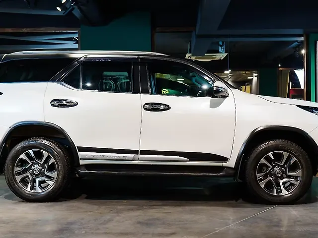 Used Toyota Fortuner Legender 2.8 4X4 AT in Delhi