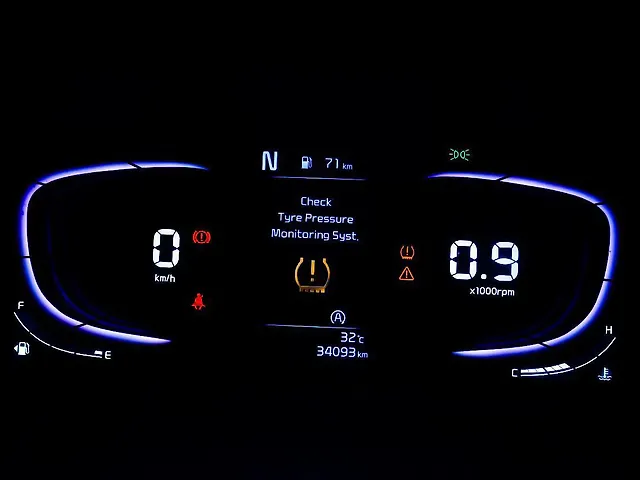 Used Kia Carens [2022-2023] Prestige Plus 1.4 Petrol MT 7 STR in Delhi