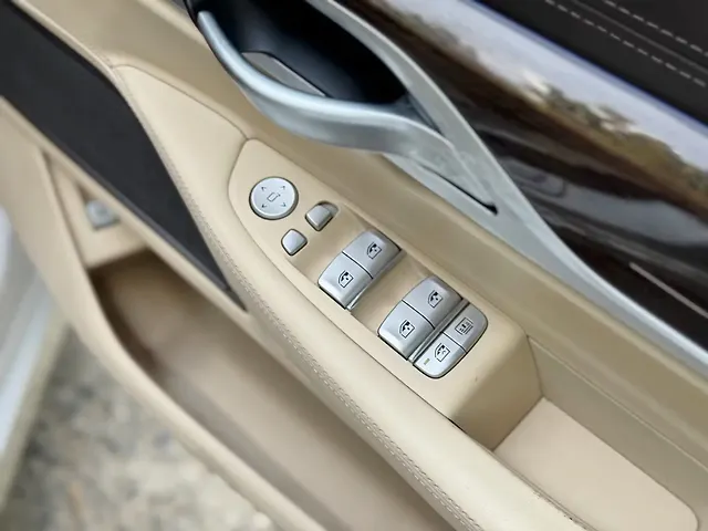 Used BMW 7 Series [Import Pre-2007] 730d Sedan in Delhi