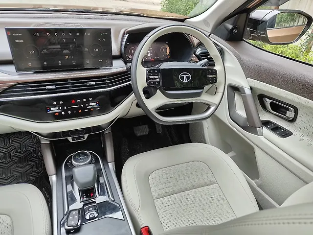 Used Tata Safari Accomplished Plus Dual Tone AT 7 STR in Hyderabad