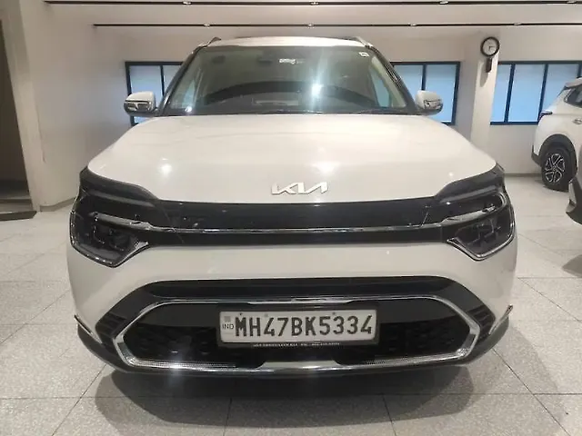 Used 2023 Kia Carens in Mumbai