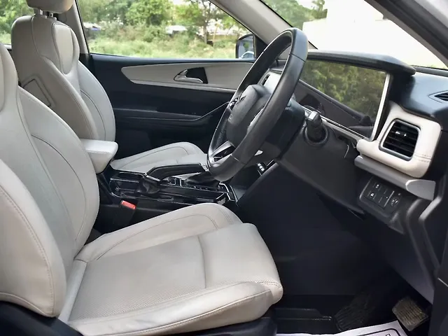 Used Mahindra XUV700 AX 7 Diesel AT 7 STR [2021] in Gurgaon