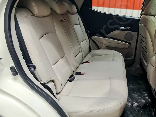 Used Mahindra XUV300 [2019-2024] W8 (O) 1.2 Petrol AMT in Hyderabad