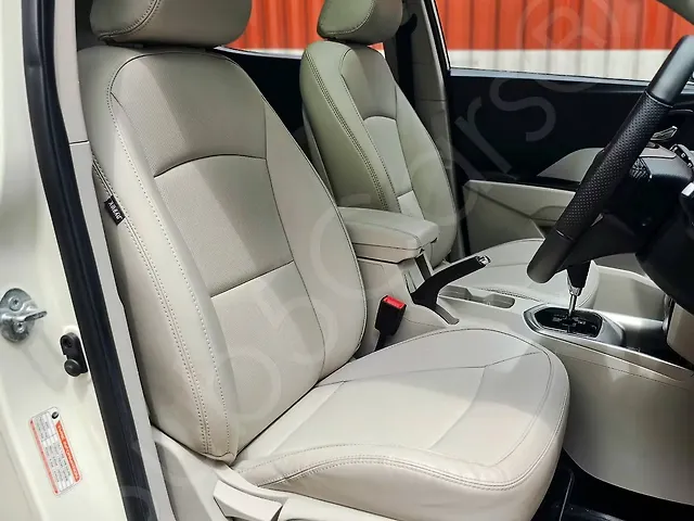 Used Mahindra XUV300 [2019-2024] W8 (O) 1.2 Petrol AMT in Hyderabad