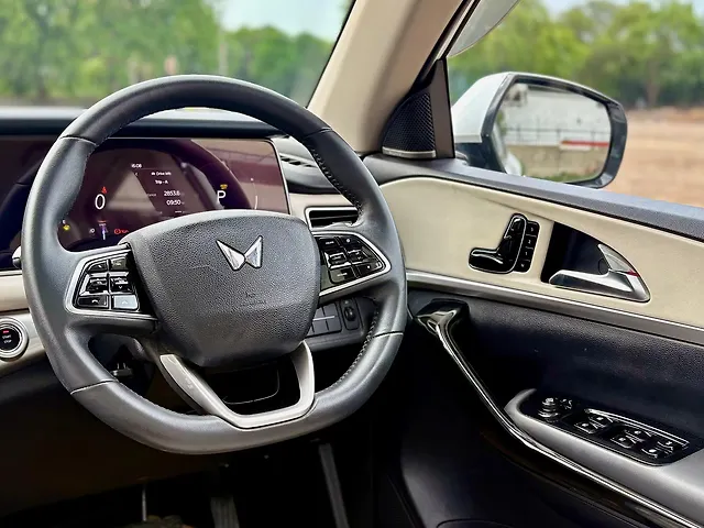 Used Mahindra XUV700 AX 7 Petrol AT Luxury Pack 7 STR [2021] in Delhi
