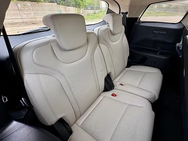 Used Mahindra XUV700 AX 7 Petrol AT Luxury Pack 7 STR [2021] in Delhi
