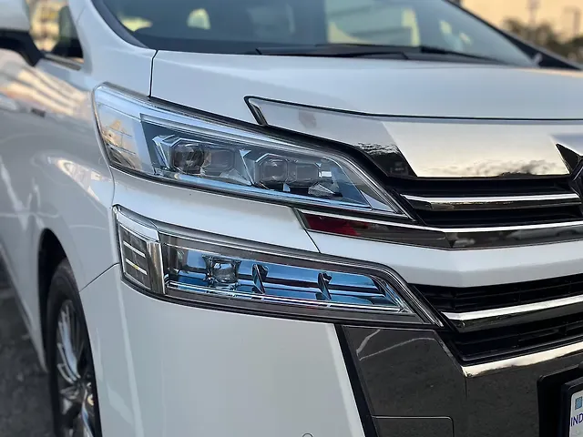 Used Toyota Vellfire VIP – Executive Lounge in Mumbai