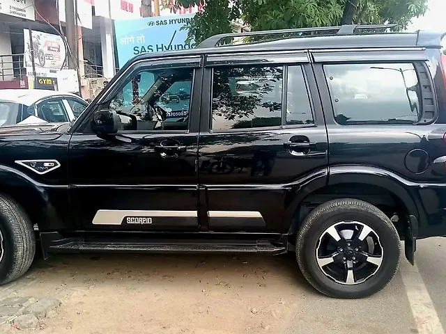 Used Mahindra Scorpio S11 MT 7S in Lucknow