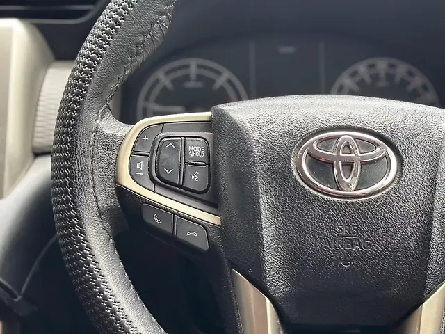 Used Toyota Innova Crysta [2016-2020] 2.4 G 8 STR [2016-2017] in Kolkata