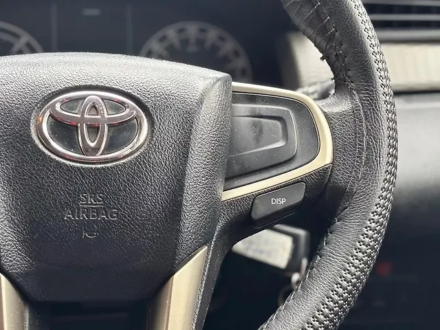Used Toyota Innova Crysta [2016-2020] 2.4 G 8 STR [2016-2017] in Kolkata