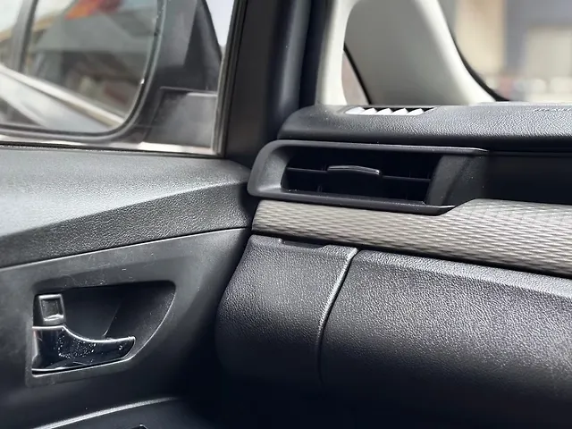 Used Toyota Innova Crysta [2016-2020] 2.4 G 8 STR [2016-2017] in Kolkata