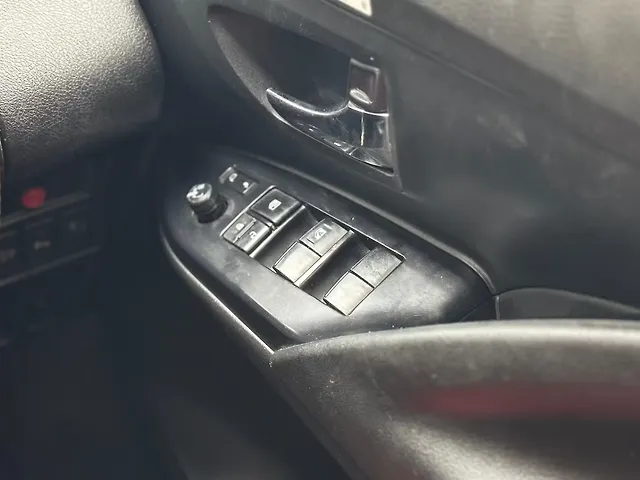Used Toyota Innova Crysta [2016-2020] 2.4 G 8 STR [2016-2017] in Kolkata