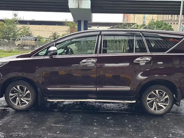 Used Toyota Innova Crysta [2016-2020] 2.4 G 8 STR [2016-2017] in Kolkata