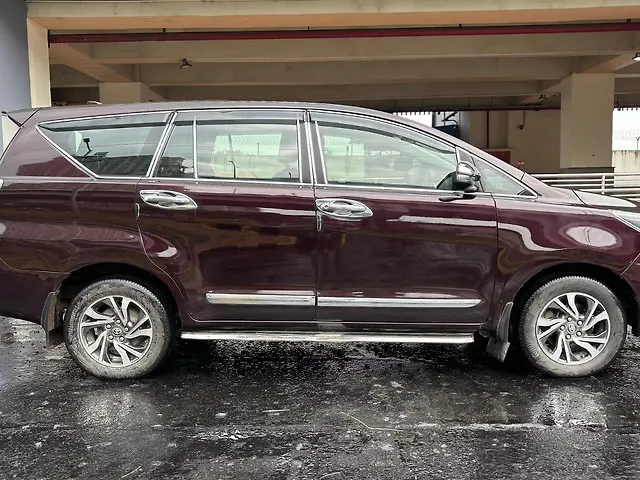 Used Toyota Innova Crysta [2016-2020] 2.4 G 8 STR [2016-2017] in Kolkata