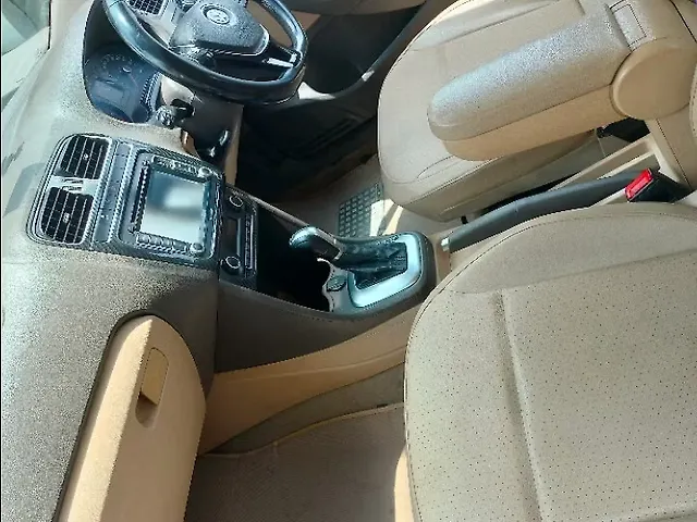 Used Volkswagen Vento [2015-2019] Highline Plus 1.2 (P) AT 16 Alloy in Jaipur
