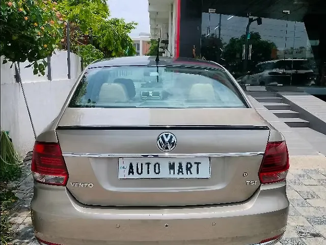 Used Volkswagen Vento [2015-2019] Highline Plus 1.2 (P) AT 16 Alloy in Jaipur
