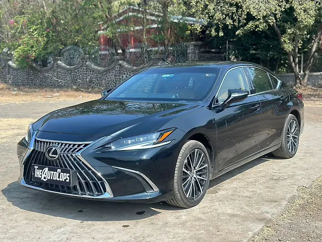 Used Lexus ES 300h Luxury in Pune