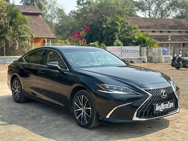 Used Lexus ES 300h Luxury in Pune