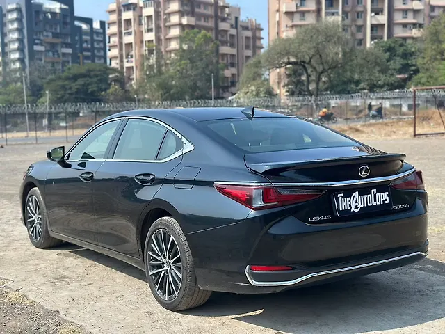 Used Lexus ES 300h Luxury in Pune