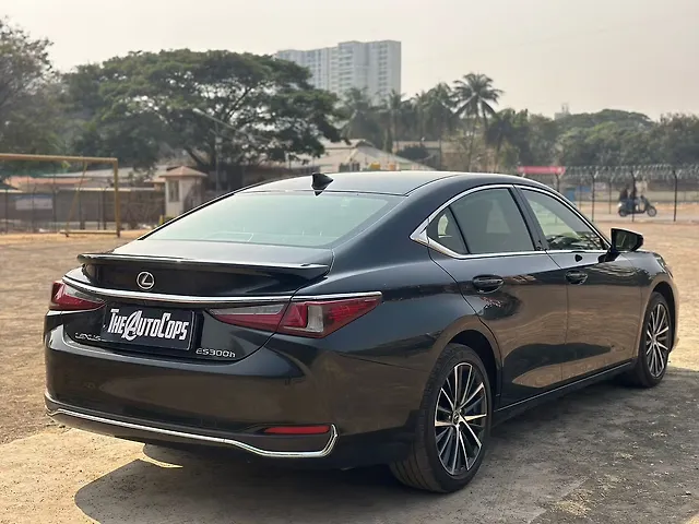 Used Lexus ES 300h Luxury in Pune