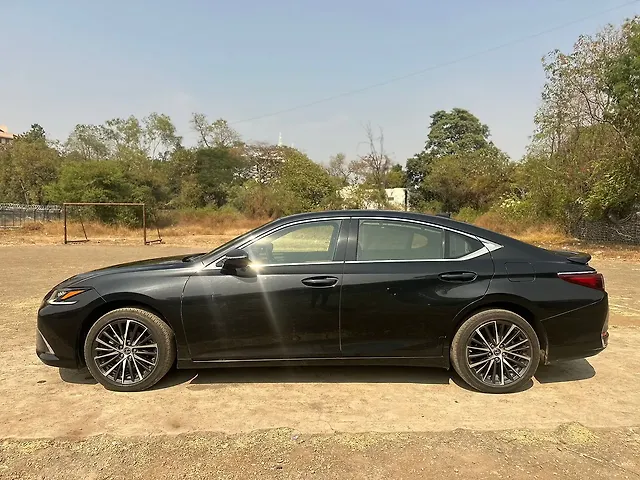 Used Lexus ES 300h Luxury in Pune