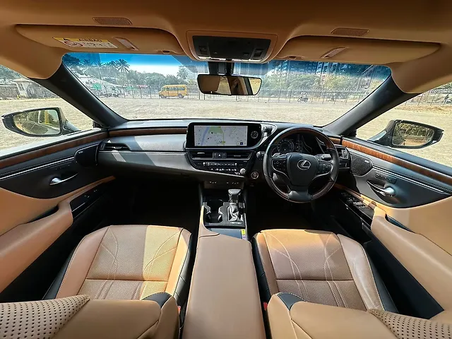 Used Lexus ES 300h Luxury in Pune