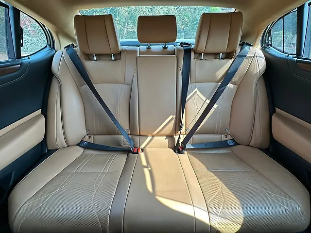 Used Lexus ES 300h Luxury in Pune