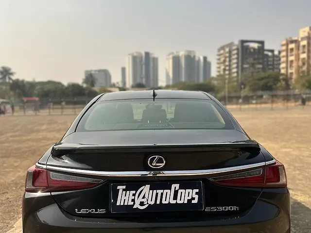Used Lexus ES 300h Luxury in Pune