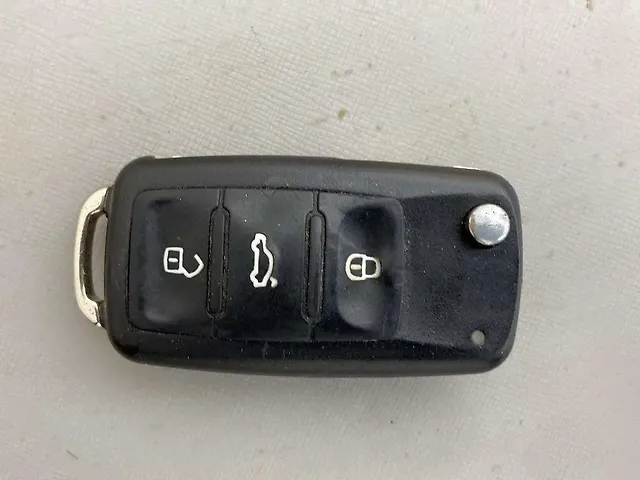 Used Volkswagen Polo [2016-2019] Highline Plus 1.0 (P) 16 Alloy in Hyderabad