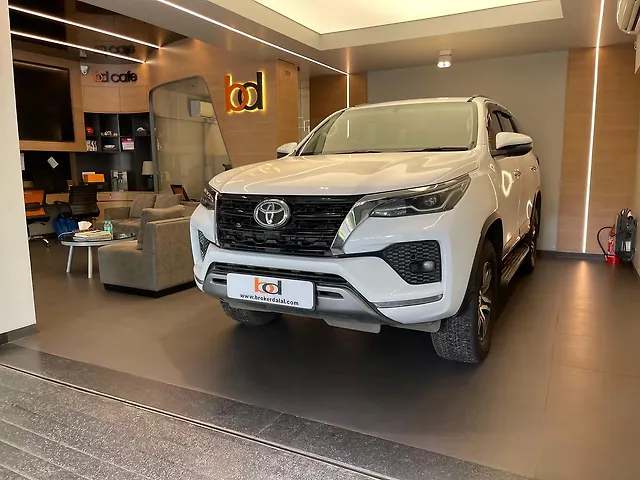Used Toyota Fortuner 4X2 AT 2.8 Diesel in Mumbai