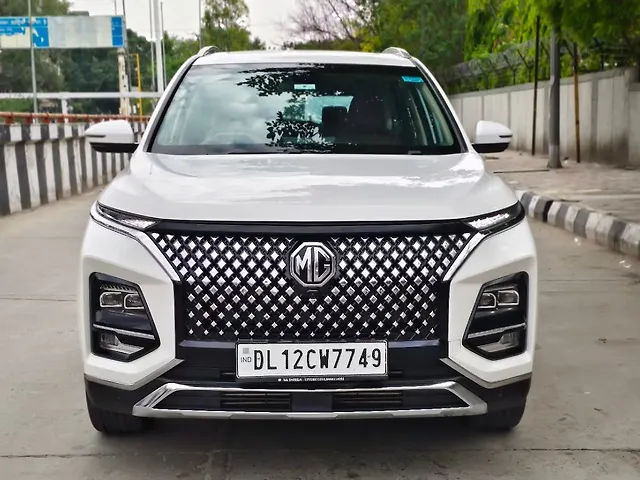 Used 2023 MG Hector Plus in Delhi