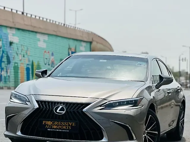 Used Lexus ES 300h Luxury in Delhi