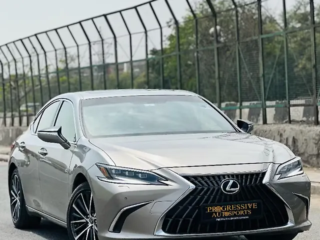 Used Lexus ES 300h Luxury in Delhi