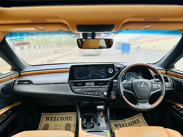Used Lexus ES 300h Luxury in Delhi