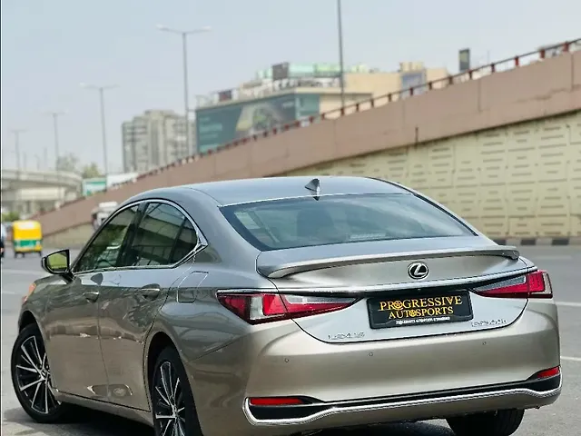 Used Lexus ES 300h Luxury in Delhi