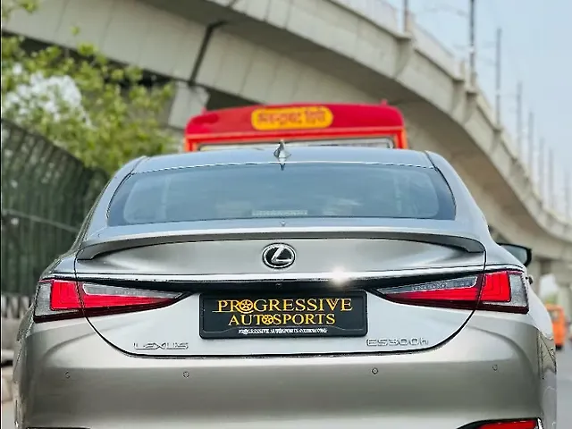 Used Lexus ES 300h Luxury in Delhi