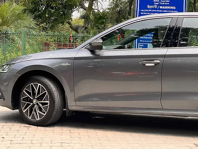 Used Skoda Octavia L&K 2.0 in Delhi