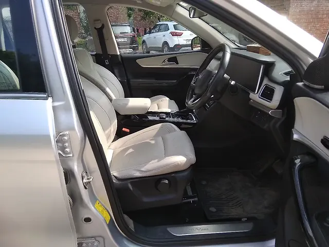 Used Mahindra XUV700 AX 7 Diesel AT 7 STR [2021] in Faridabad