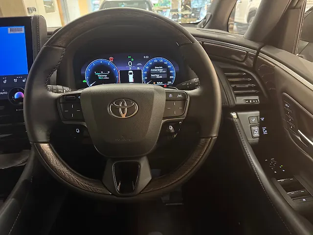 Used Toyota Vellfire VIP – Executive Lounge in Mumbai